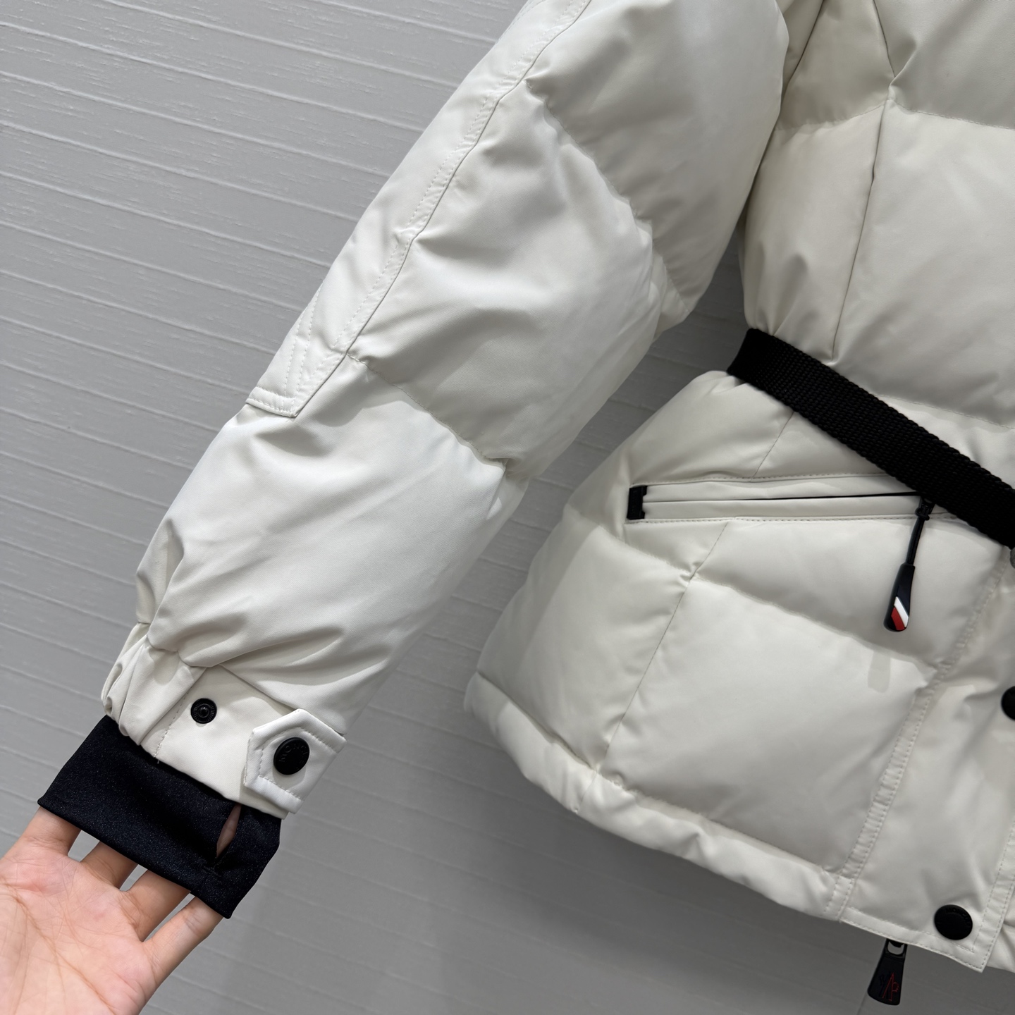高端品质!Mo新品Salastrains必入滑雪爆款连帽羽绒服!定制温暖兔毛大帽兜!五金配件所有细节处理全面到位 !配送 高端品质!Mo新品Salastrains必入滑雪爆款连帽羽绒服!定制温暖兔毛大帽兜!五金配件所有细节处理全面到位 !配送