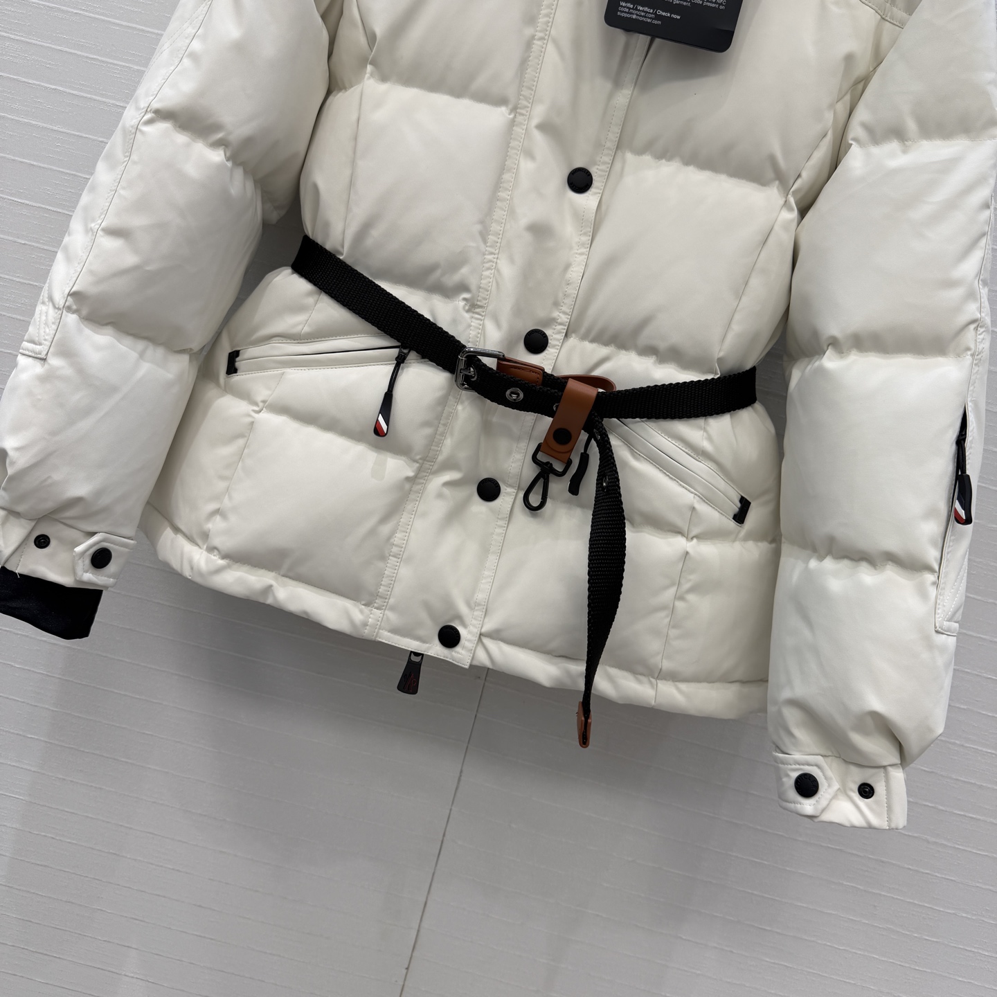 高端品质!Mo新品Salastrains必入滑雪爆款连帽羽绒服!定制温暖兔毛大帽兜!五金配件所有细节处理全面到位 !配送 高端品质!Mo新品Salastrains必入滑雪爆款连帽羽绒服!定制温暖兔毛大帽兜!五金配件所有细节处理全面到位 !配送