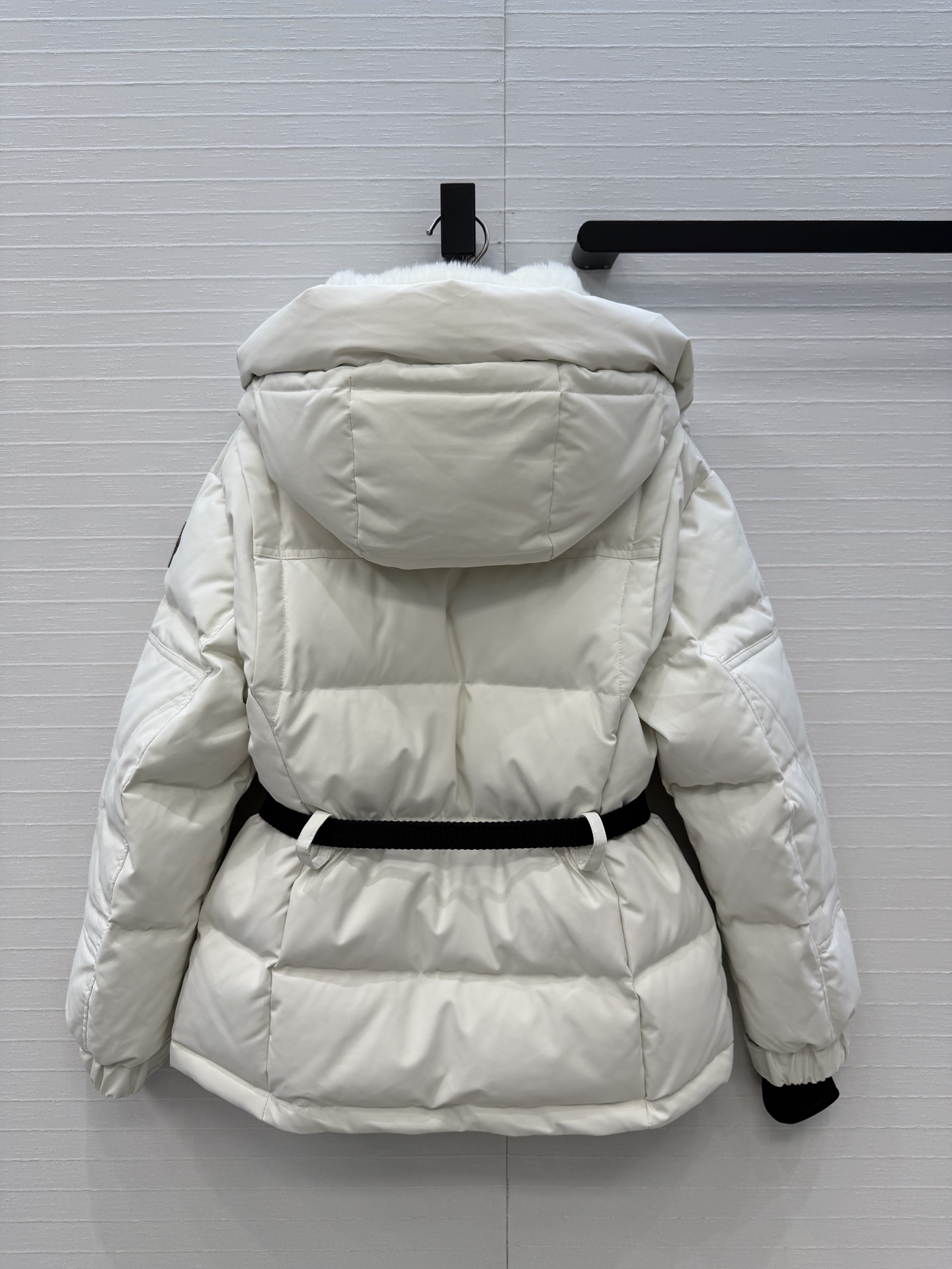 高端品质!Mo新品Salastrains必入滑雪爆款连帽羽绒服!定制温暖兔毛大帽兜!五金配件所有细节处理全面到位 !配送 高端品质!Mo新品Salastrains必入滑雪爆款连帽羽绒服!定制温暖兔毛大帽兜!五金配件所有细节处理全面到位 !配送