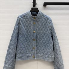 高端品质❤️Zm*新品 菱格纹绗缝压线牛仔夹克,复古金属扣装饰,经典H短款版型优雅甜酷风,休闲通勤不挑人,定制酰洗牛仔面 高端品质❤️Zm*新品 菱格纹绗缝压线牛仔夹克,复古金属扣装饰,经典H短款版型优雅甜酷风,休闲通勤不挑人,定制酰洗牛仔面