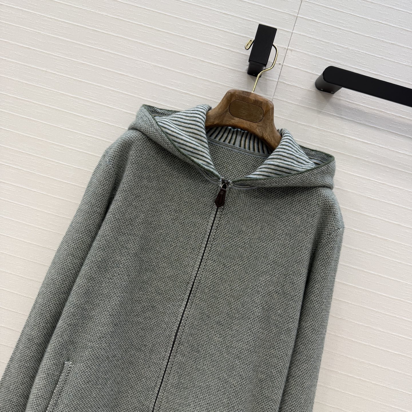 高端品质！LP高智感穿搭❤️26早秋新品蜂窝针织羊绒连帽外套，拼色小细节慵懒自在的氛氛围！瑞士机织工艺打造低调奢华的高级