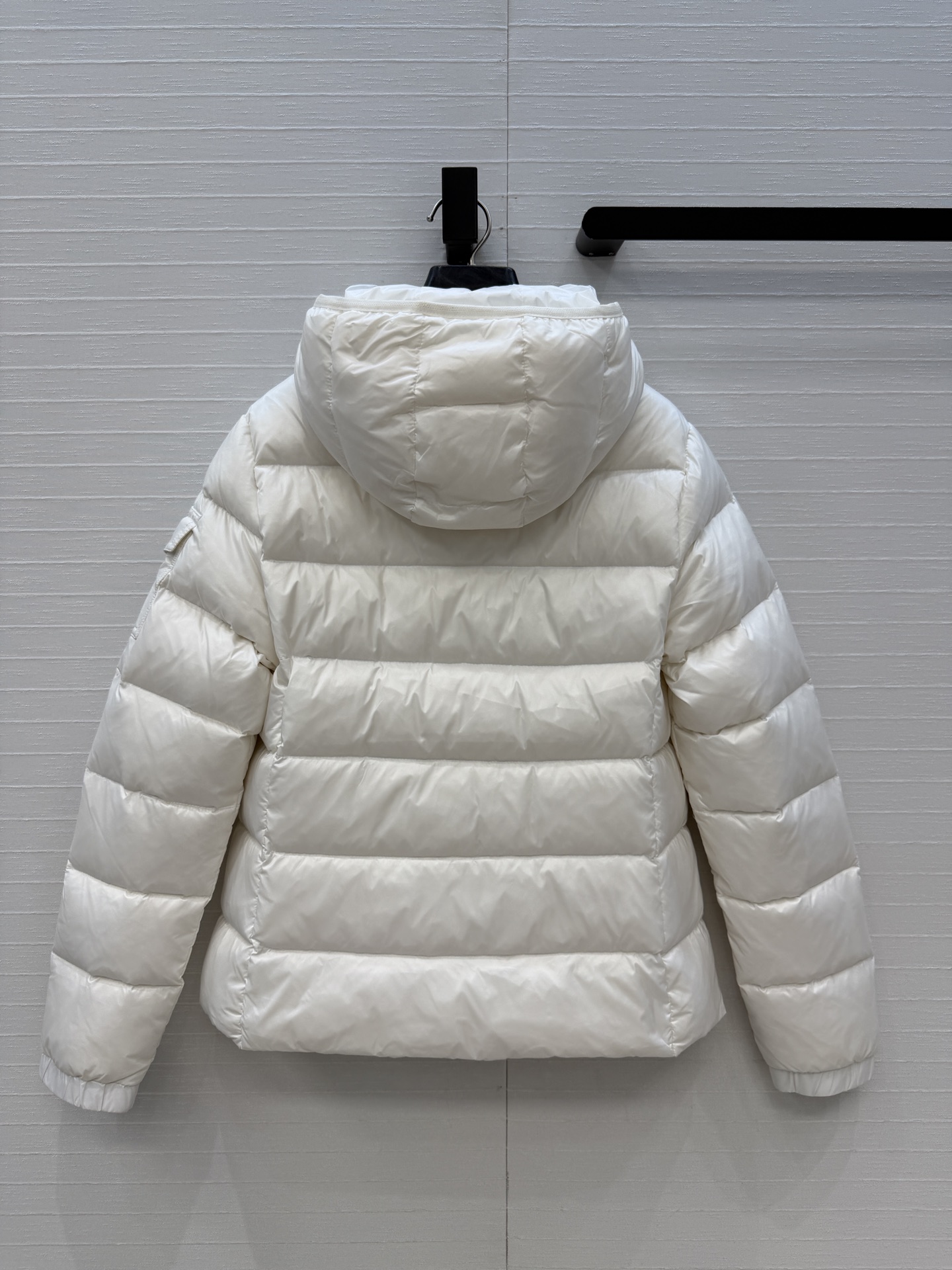 原单品质❤️Mo秋冬必入Glesse连帽短款羽绒服夹克，配有衣袖口袋，精裁腰身增添柔美气质，版型休闲减龄帅气随性搭配超时