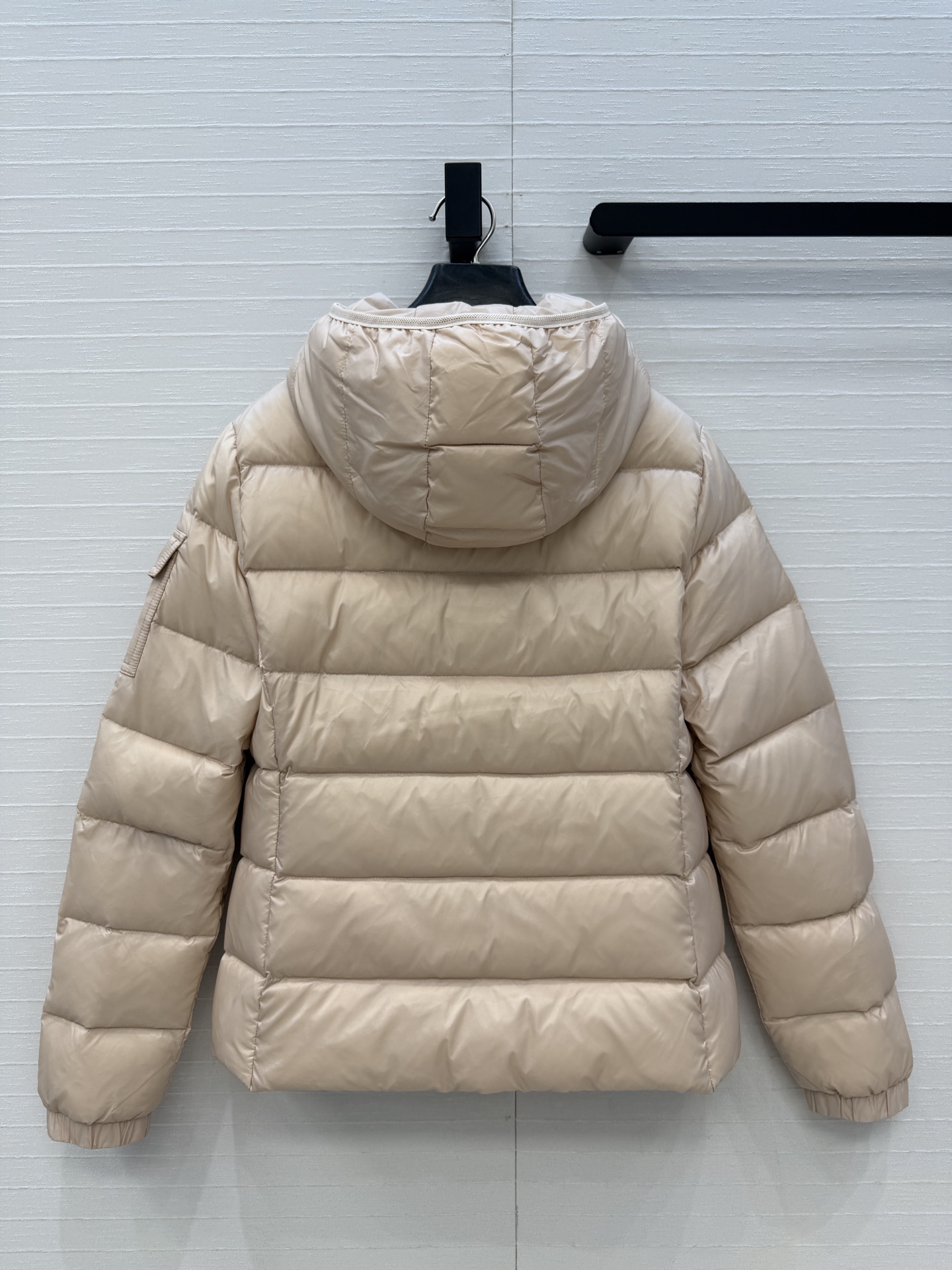 原单品质❤️Mo秋冬必入Glesse连帽短款羽绒服夹克，配有衣袖口袋，精裁腰身增添柔美气质，版型休闲减龄帅气随性搭配超时