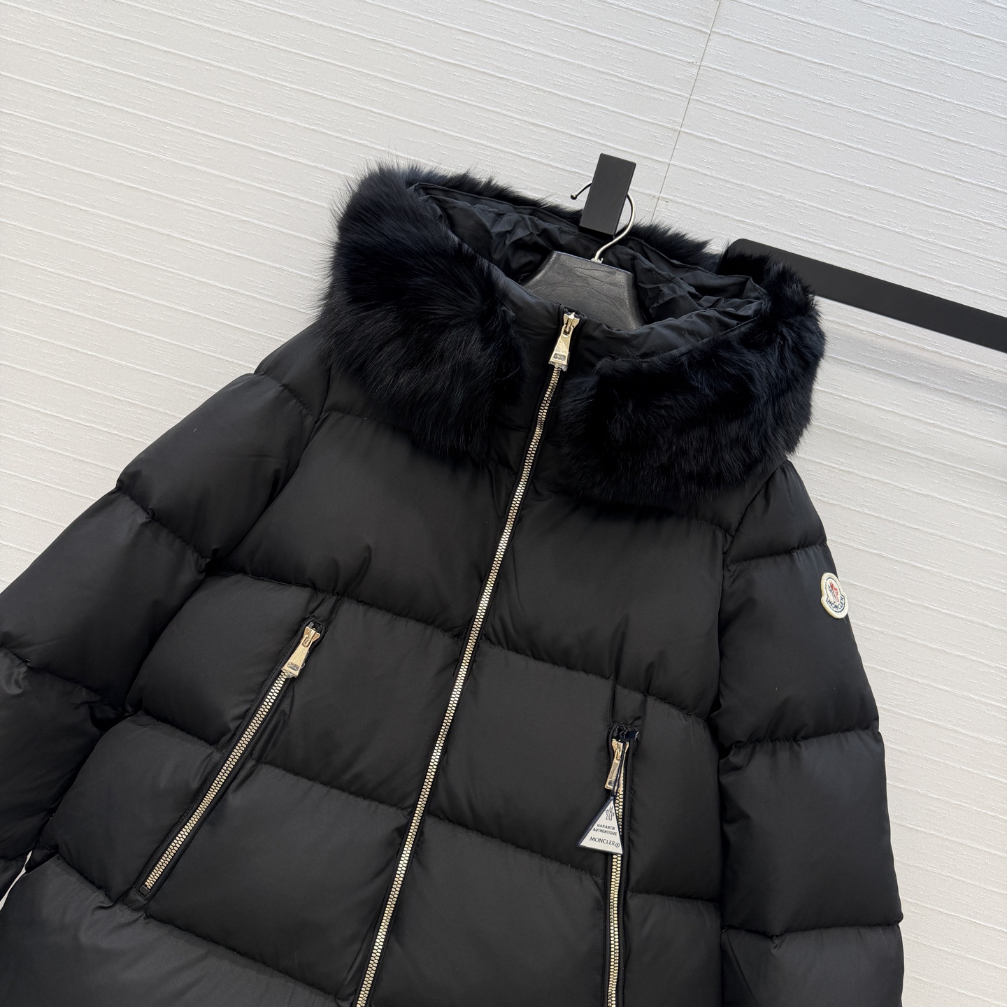 原单品质！Mo经典必入爆款Laichefur连帽羽绒服！定制狐狸🦊毛毛大毛领可拆卸！五金配件所有细节处理全面到位 ！减龄