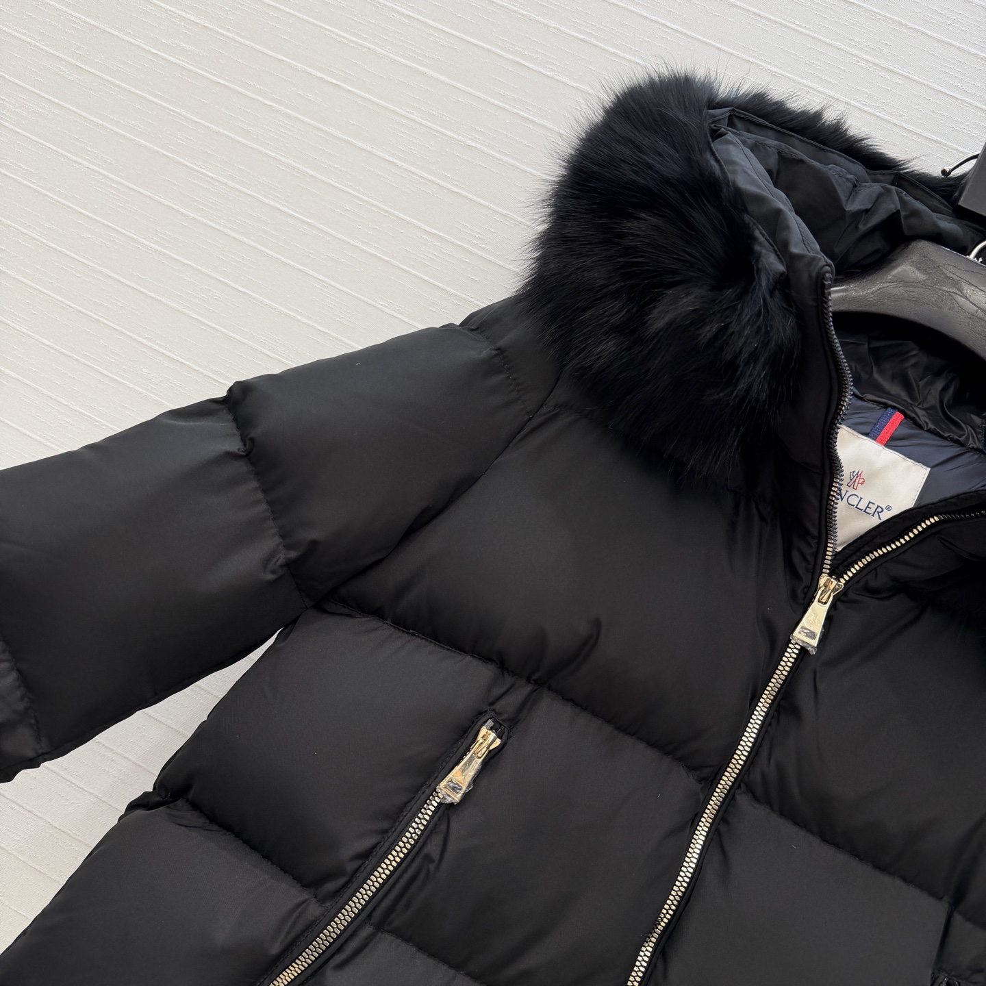 原单品质！Mo经典必入爆款Laichefur连帽羽绒服！定制狐狸🦊毛毛大毛领可拆卸！五金配件所有细节处理全面到位 ！减龄