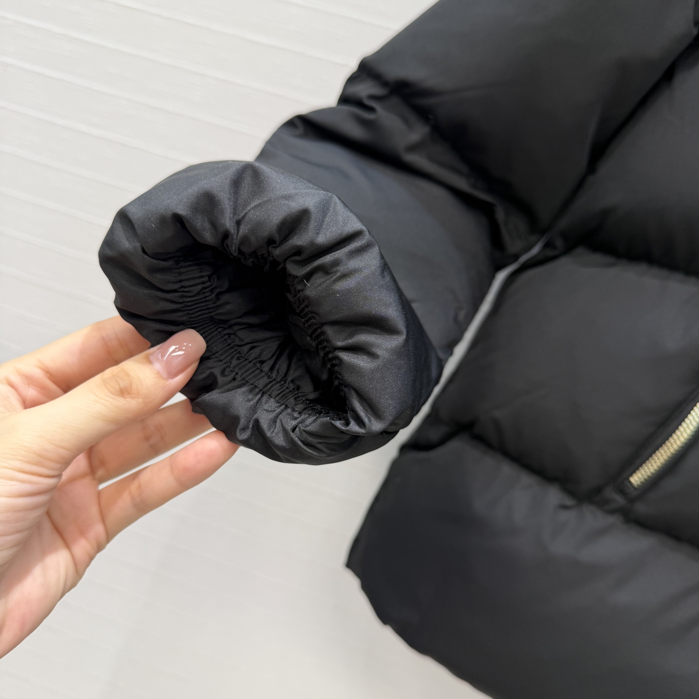 原单品质！Mo经典必入爆款Laichefur连帽羽绒服！定制狐狸🦊毛毛大毛领可拆卸！五金配件所有细节处理全面到位 ！减龄