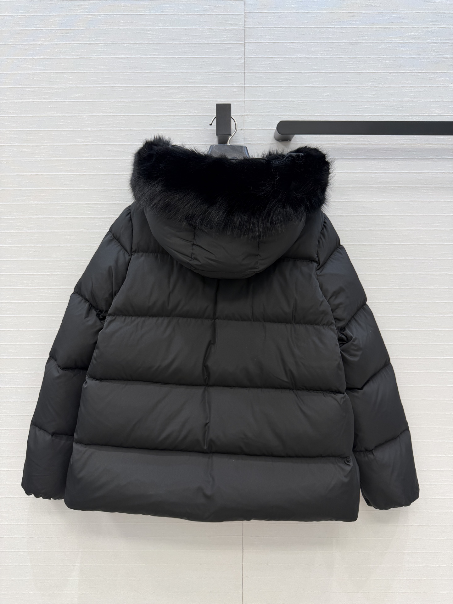 原单品质！Mo经典必入爆款Laichefur连帽羽绒服！定制狐狸🦊毛毛大毛领可拆卸！五金配件所有细节处理全面到位 ！减龄