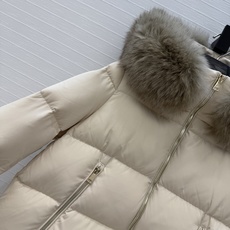 原单品质!Mo经典必入爆款Laichefur连帽羽绒服!定制狐狸🦊毛毛大毛领可拆卸!五金配件所有细节处理全面到位 !减龄 原单品质!Mo经典必入爆款Laichefur连帽羽绒服!定制狐狸🦊毛毛大毛领可拆卸!五金配件所有细节处理全面到位 !减龄