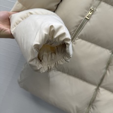 原单品质!Mo经典必入爆款Laichefur连帽羽绒服!定制狐狸🦊毛毛大毛领可拆卸!五金配件所有细节处理全面到位 !减龄 原单品质!Mo经典必入爆款Laichefur连帽羽绒服!定制狐狸🦊毛毛大毛领可拆卸!五金配件所有细节处理全面到位 !减龄