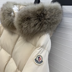 原单品质!Mo经典必入爆款Laichefur连帽羽绒服!定制狐狸🦊毛毛大毛领可拆卸!五金配件所有细节处理全面到位 !减龄 原单品质!Mo经典必入爆款Laichefur连帽羽绒服!定制狐狸🦊毛毛大毛领可拆卸!五金配件所有细节处理全面到位 !减龄