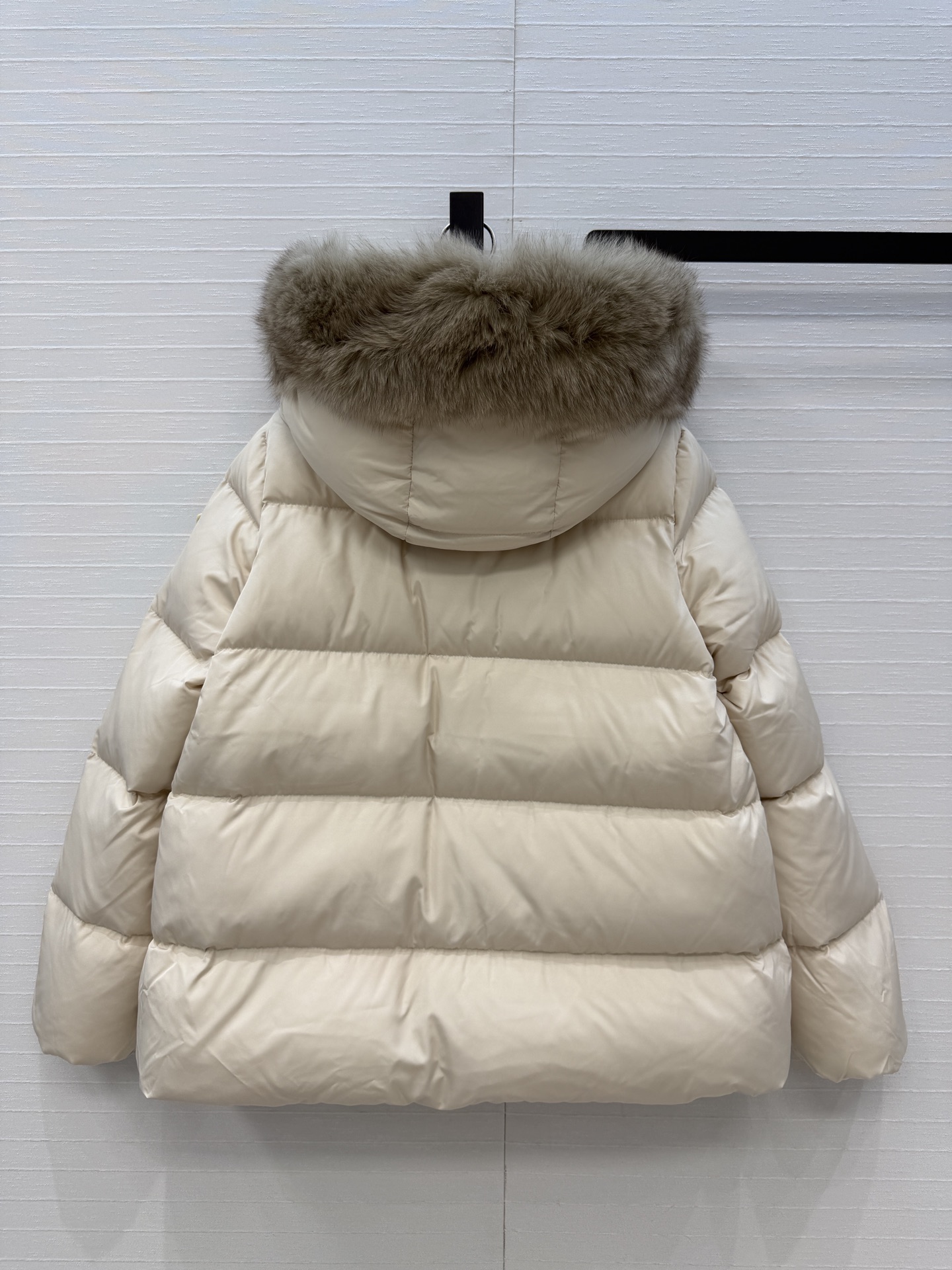 原单品质!Mo经典必入爆款Laichefur连帽羽绒服!定制狐狸🦊毛毛大毛领可拆卸!五金配件所有细节处理全面到位 !减龄 原单品质!Mo经典必入爆款Laichefur连帽羽绒服!定制狐狸🦊毛毛大毛领可拆卸!五金配件所有细节处理全面到位 !减龄