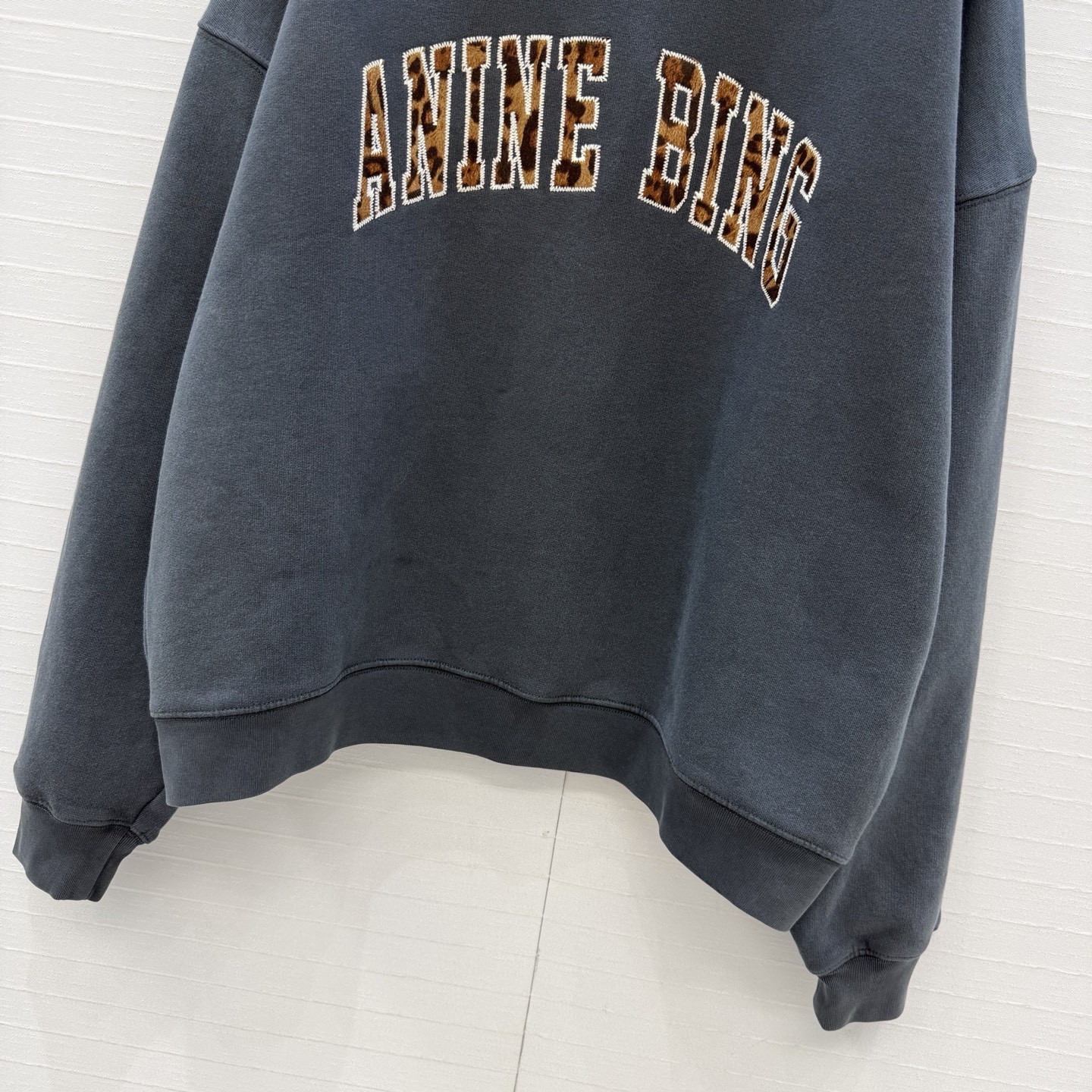 高端品质❤️ANINE BING 陈都灵同款水洗灰抓绒圆领卫衣，美式复古街头风，豹纹元素logo印花刺绣工艺低调时髦，休