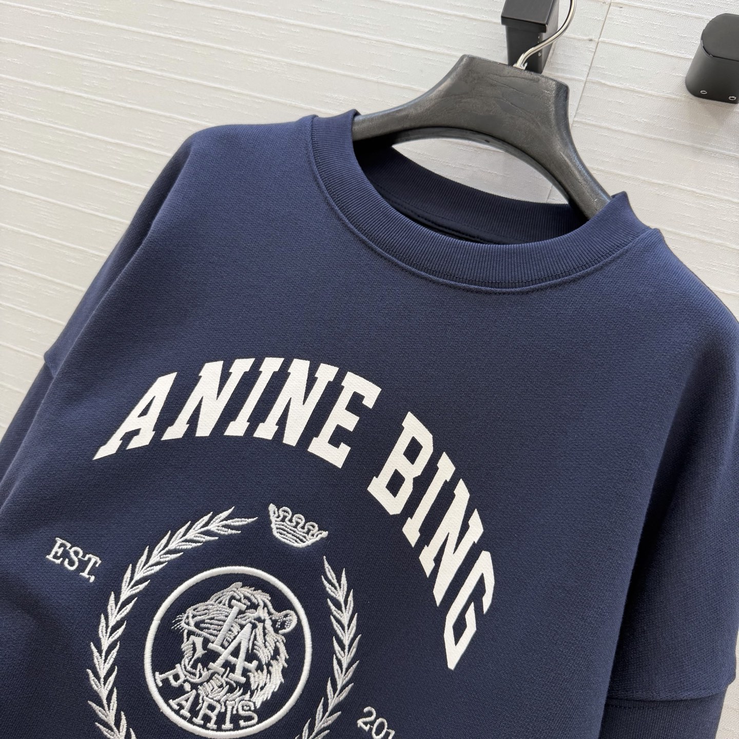高端品质❤️ANINE BING 水洗蓝抓绒圆领卫衣，美式复古街头风，简单复古的徽标logo印花图案低调时髦，宽松落肩慵