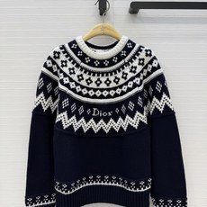 原单品质,MissD26秋冬新品阿尔卑斯滑雪系列Fair Isle毛衣!非常有冬日氛围感的费尔岛勾花图案,经典圆领廓形百 原单品质,MissD26秋冬新品阿尔卑斯滑雪系列Fair Isle毛衣!非常有冬日氛围感的费尔岛勾花图案,经典圆领廓形百