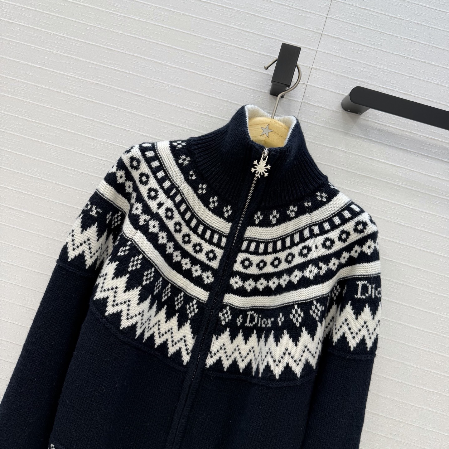 原单品质，MissD26秋冬新品阿尔卑斯滑雪系列Fair Isle羊毛外套！非常有冬日氛围感的费尔岛勾花图案，经典双织立