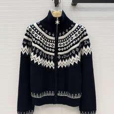 原单品质,MissD26秋冬新品阿尔卑斯滑雪系列Fair Isle羊毛外套!非常有冬日氛围感的费尔岛勾花图案,经典双织立 原单品质,MissD26秋冬新品阿尔卑斯滑雪系列Fair Isle羊毛外套!非常有冬日氛围感的费尔岛勾花图案,经典双织立
