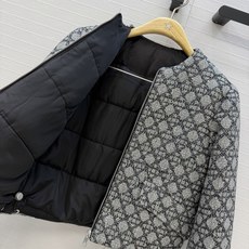 爆单推荐❤️原单品质!Miss D 新品Alps 限定滑雪系列戴妃藤格纹圆领棉服夹克外套,白富美必入单品,定制珠片混纱编 爆单推荐❤️原单品质!Miss D 新品Alps 限定滑雪系列戴妃藤格纹圆领棉服夹克外套,白富美必入单品,定制珠片混纱编