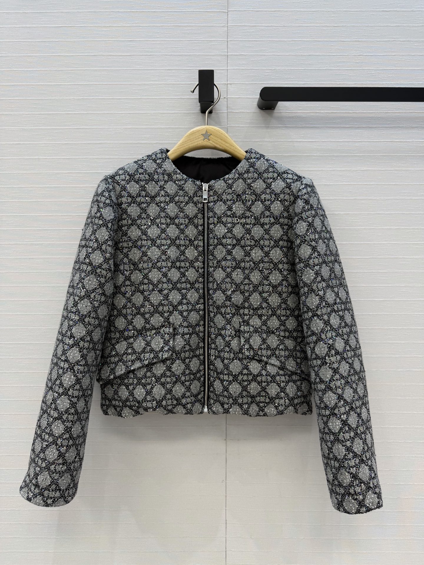 爆单推荐❤️原单品质！Miss D 新品Alps 限定滑雪系列戴妃藤格纹圆领棉服夹克外套，白富美必入单品，定制珠片混纱编