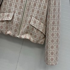 爆单推荐❤️原单品质!Miss D 新品Alps 限定滑雪系列戴妃藤格纹圆领棉服夹克外套,白富美必入单品,定制珠片混纱编 爆单推荐❤️原单品质!Miss D 新品Alps 限定滑雪系列戴妃藤格纹圆领棉服夹克外套,白富美必入单品,定制珠片混纱编