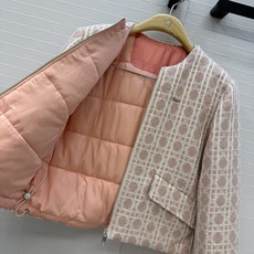 爆单推荐❤️原单品质!Miss D 新品Alps 限定滑雪系列戴妃藤格纹圆领棉服夹克外套,白富美必入单品,定制珠片混纱编 爆单推荐❤️原单品质!Miss D 新品Alps 限定滑雪系列戴妃藤格纹圆领棉服夹克外套,白富美必入单品,定制珠片混纱编