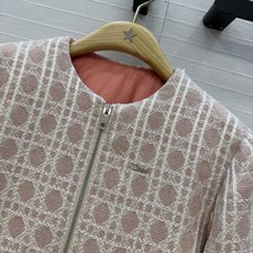 爆单推荐❤️原单品质!Miss D 新品Alps 限定滑雪系列戴妃藤格纹圆领棉服夹克外套,白富美必入单品,定制珠片混纱编 爆单推荐❤️原单品质!Miss D 新品Alps 限定滑雪系列戴妃藤格纹圆领棉服夹克外套,白富美必入单品,定制珠片混纱编
