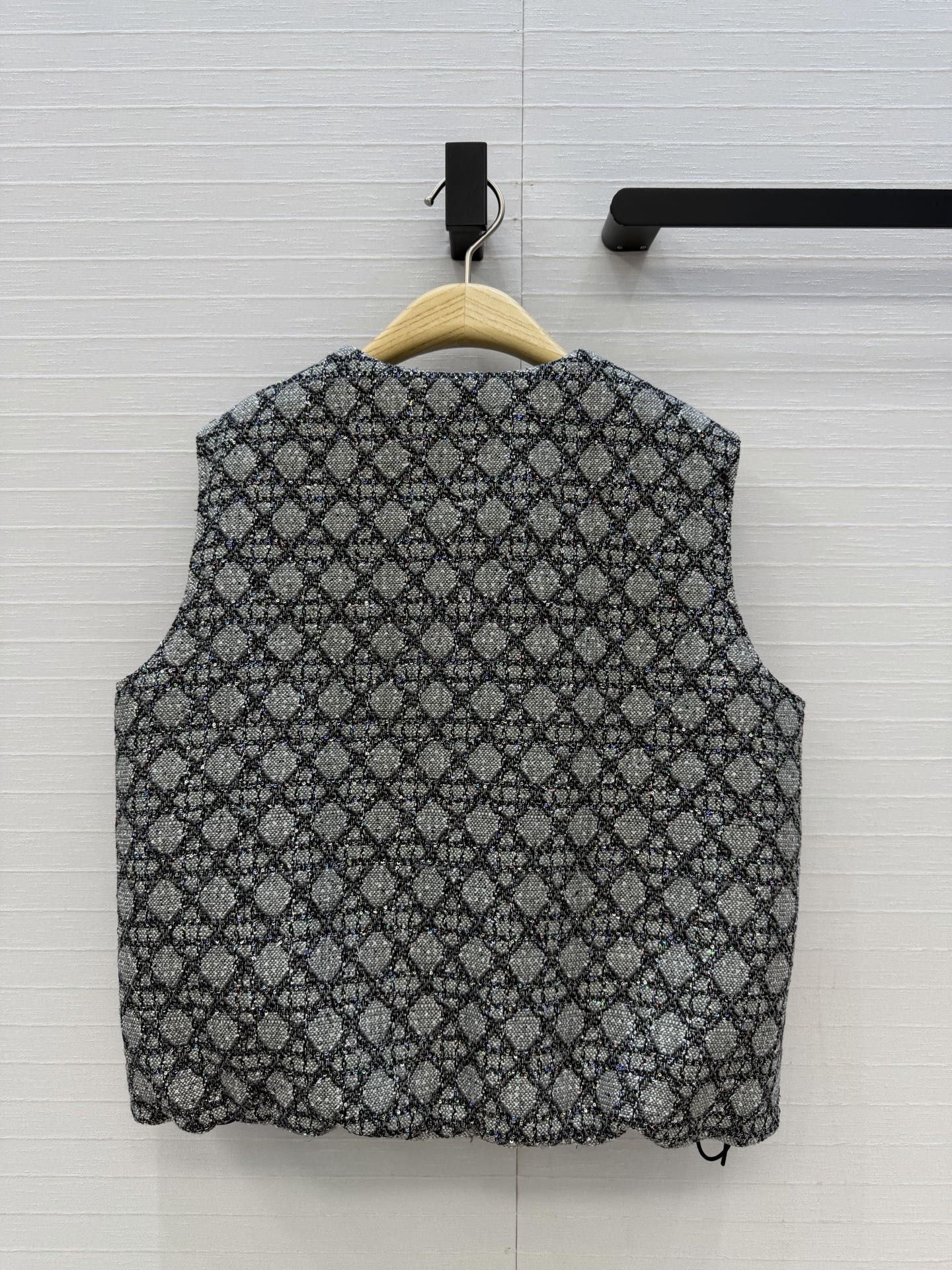 爆单推荐❤️原单品质！Miss D 新品Alps 限定滑雪系列戴妃藤格纹圆领棉服马甲外套，白富美必入单品，定制珠片混纱编