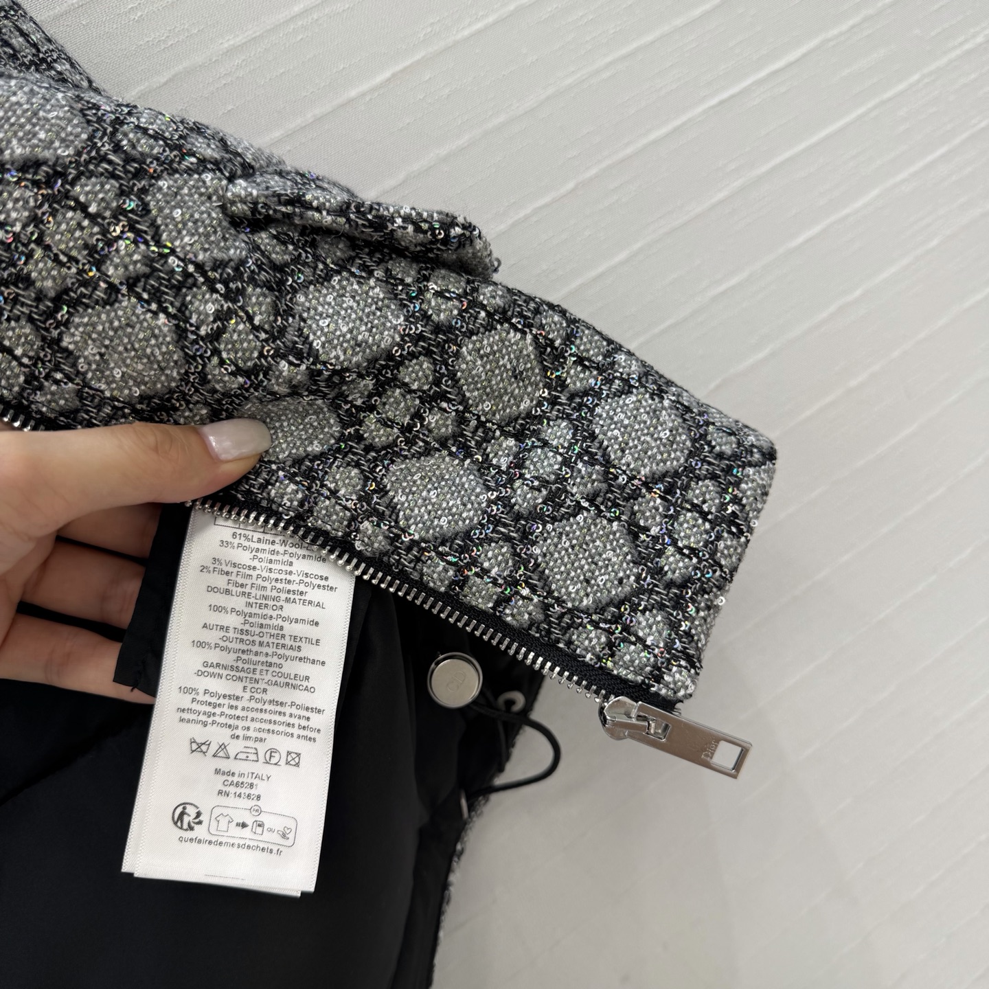 爆单推荐❤️原单品质！Miss D 新品Alps 限定滑雪系列戴妃藤格纹圆领棉服马甲外套，白富美必入单品，定制珠片混纱编