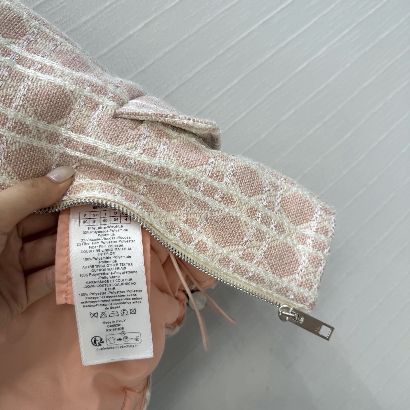 爆单推荐❤️原单品质！Miss D 新品Alps 限定滑雪系列戴妃藤格纹圆领棉服夹克外套，白富美必入单品，定制珠片混纱编