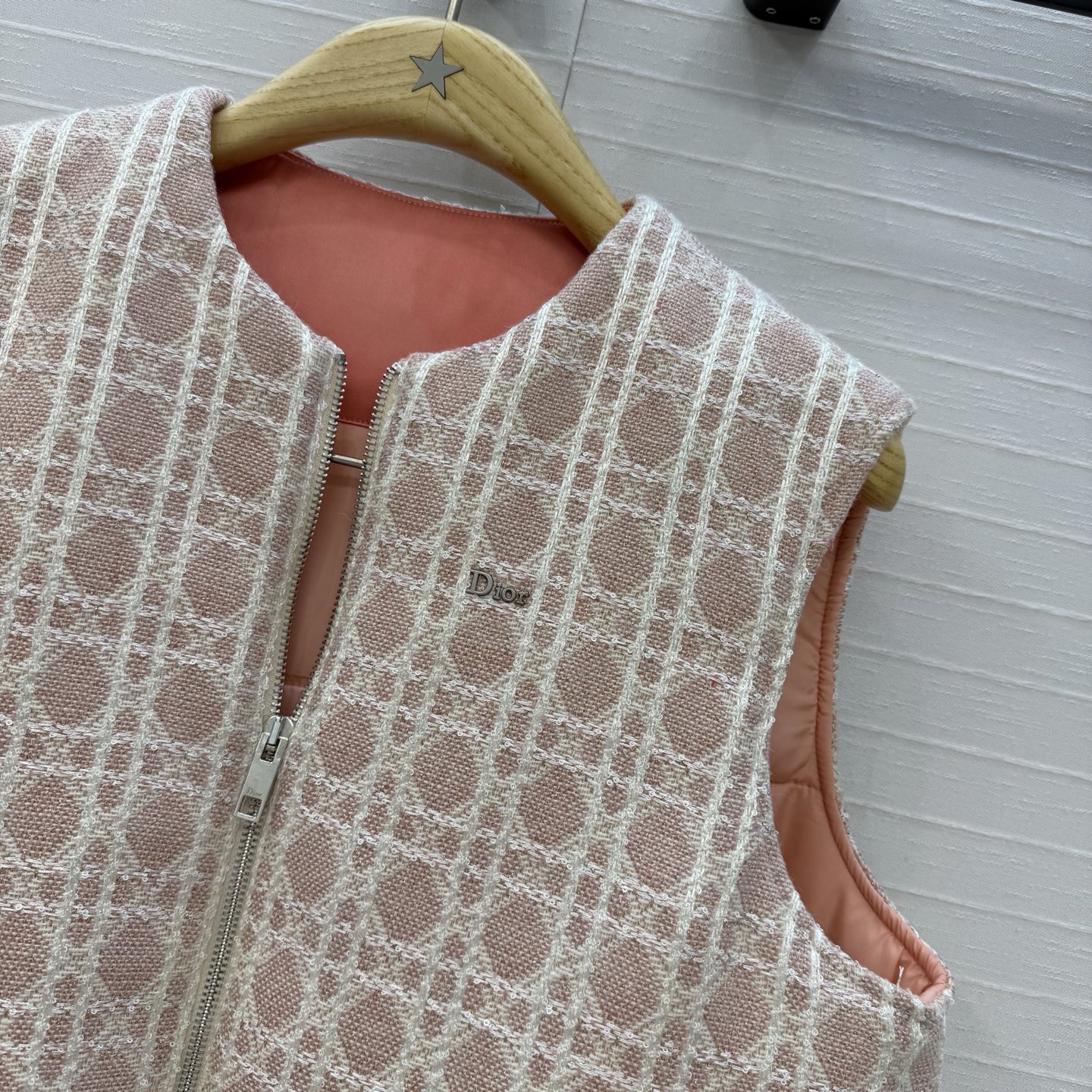 爆单推荐❤️原单品质！Miss D 新品Alps 限定滑雪系列戴妃藤格纹圆领棉服夹克外套，白富美必入单品，定制珠片混纱编