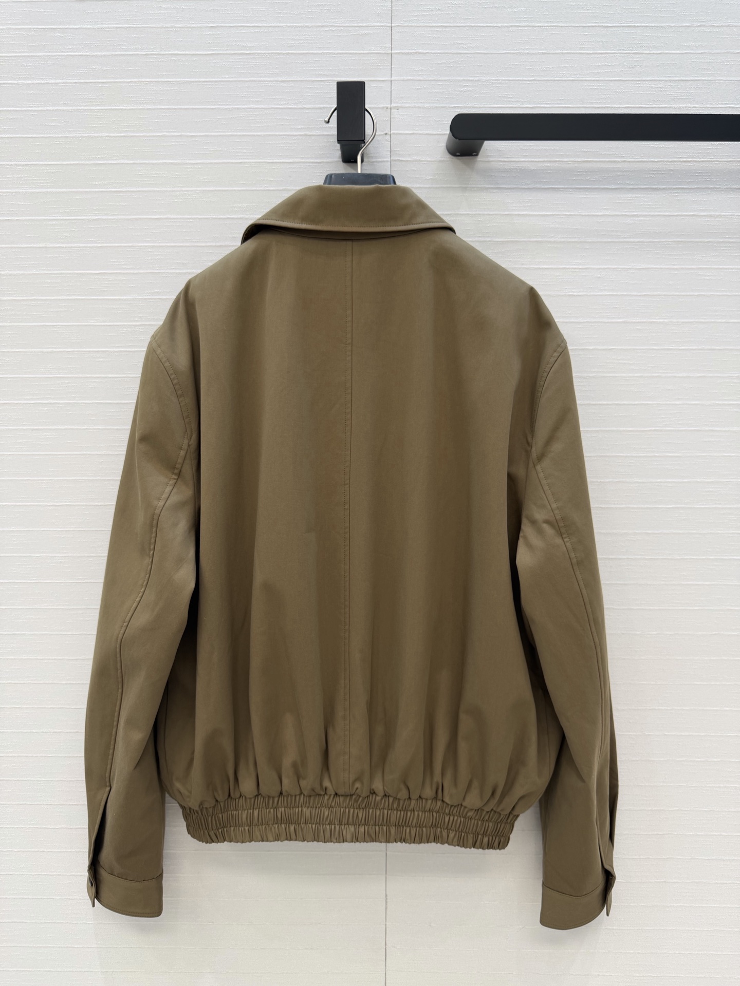 高端原单品质，slp新品复古摩登褐色棉服夹克外套！原版定制进口洗水棉面料质感挺阔舒适！立体剪裁利落版型简约不失细节感，复