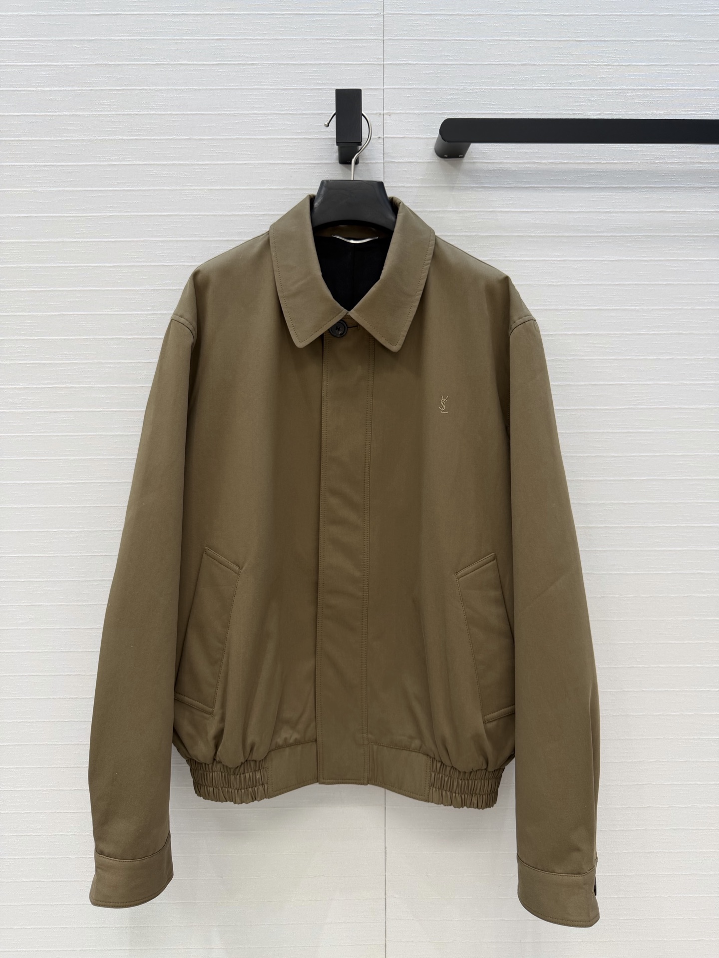 高端原单品质，slp新品复古摩登褐色棉服夹克外套！原版定制进口洗水棉面料质感挺阔舒适！立体剪裁利落版型简约不失细节感，复