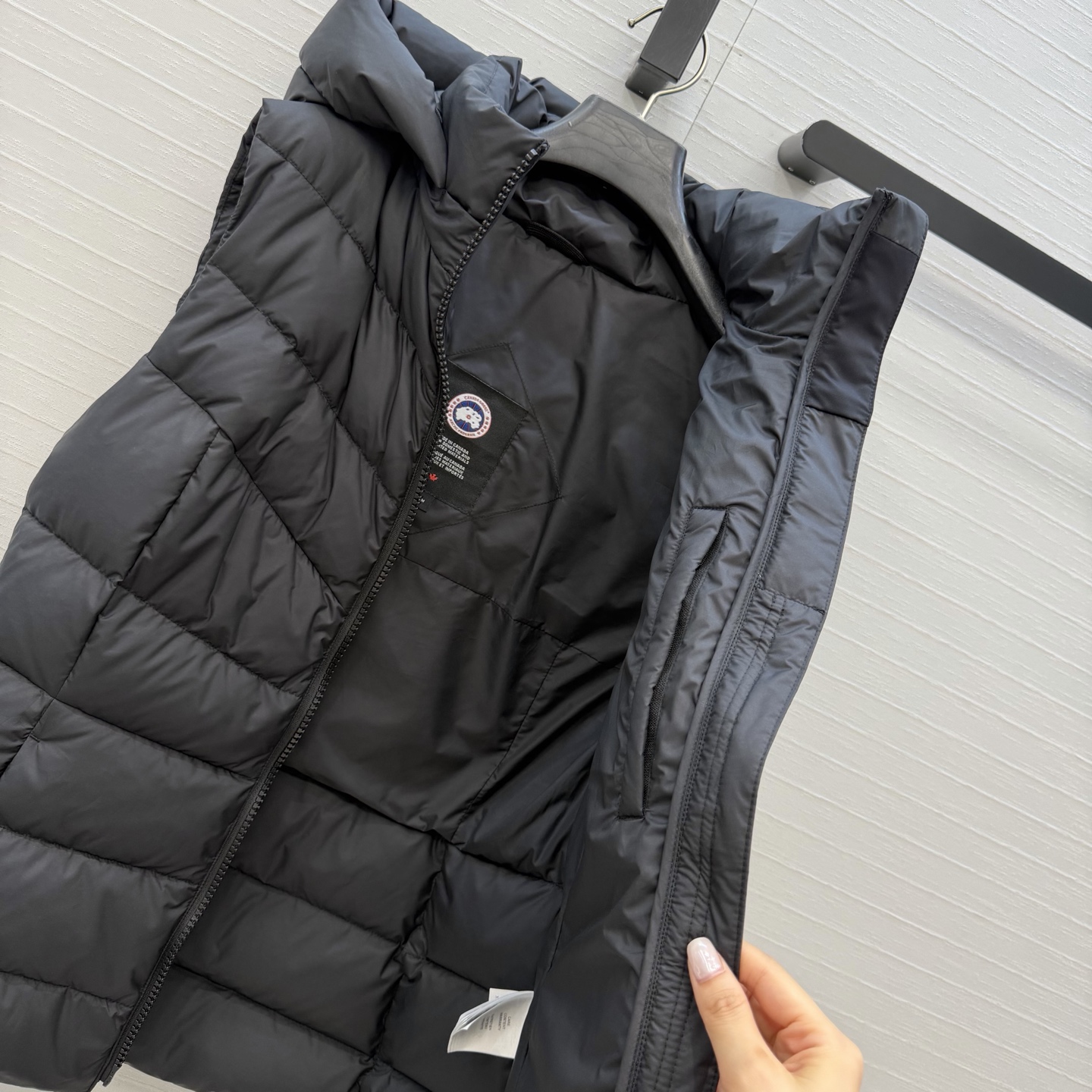 原单品质❤️Gan*  Goo*加拿大鹅Clair防风连帽羽绒服马甲背心，秋冬必入经典收腰版型秋冬叠搭神器！保暖又显瘦的