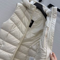 原单品质❤️Gan* Goo*加拿大鹅Clair防风连帽羽绒服马甲背心,秋冬必入经典收腰版型秋冬叠搭神器!保暖又显瘦的 原单品质❤️Gan* Goo*加拿大鹅Clair防风连帽羽绒服马甲背心,秋冬必入经典收腰版型秋冬叠搭神器!保暖又显瘦的