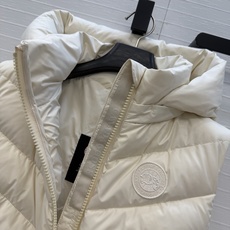 原单品质❤️Gan* Goo*加拿大鹅Clair防风连帽羽绒服马甲背心,秋冬必入经典收腰版型秋冬叠搭神器!保暖又显瘦的 原单品质❤️Gan* Goo*加拿大鹅Clair防风连帽羽绒服马甲背心,秋冬必入经典收腰版型秋冬叠搭神器!保暖又显瘦的