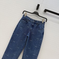 原单品质❤️Lw*新品刺绣牛仔裤!满印小logo刺绣,细密分布自带品牌氛围感,经典利落直筒裤型剪裁上身腿长比例超赞!甜酷 原单品质❤️Lw*新品刺绣牛仔裤!满印小logo刺绣,细密分布自带品牌氛围感,经典利落直筒裤型剪裁上身腿长比例超赞!甜酷