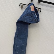 原单品质❤️Lw*新品刺绣牛仔裤!满印小logo刺绣,细密分布自带品牌氛围感,经典利落直筒裤型剪裁上身腿长比例超赞!甜酷 原单品质❤️Lw*新品刺绣牛仔裤!满印小logo刺绣,细密分布自带品牌氛围感,经典利落直筒裤型剪裁上身腿长比例超赞!甜酷