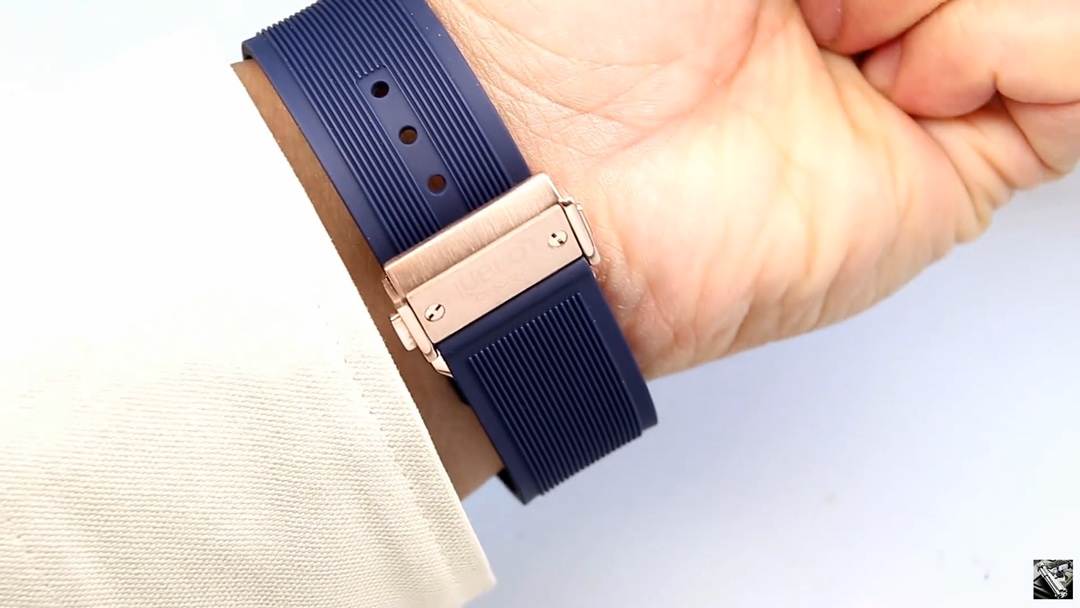 High-Quality White 410 Men’s Watch with Metal-Lace Design and Japanese VK Stone Core