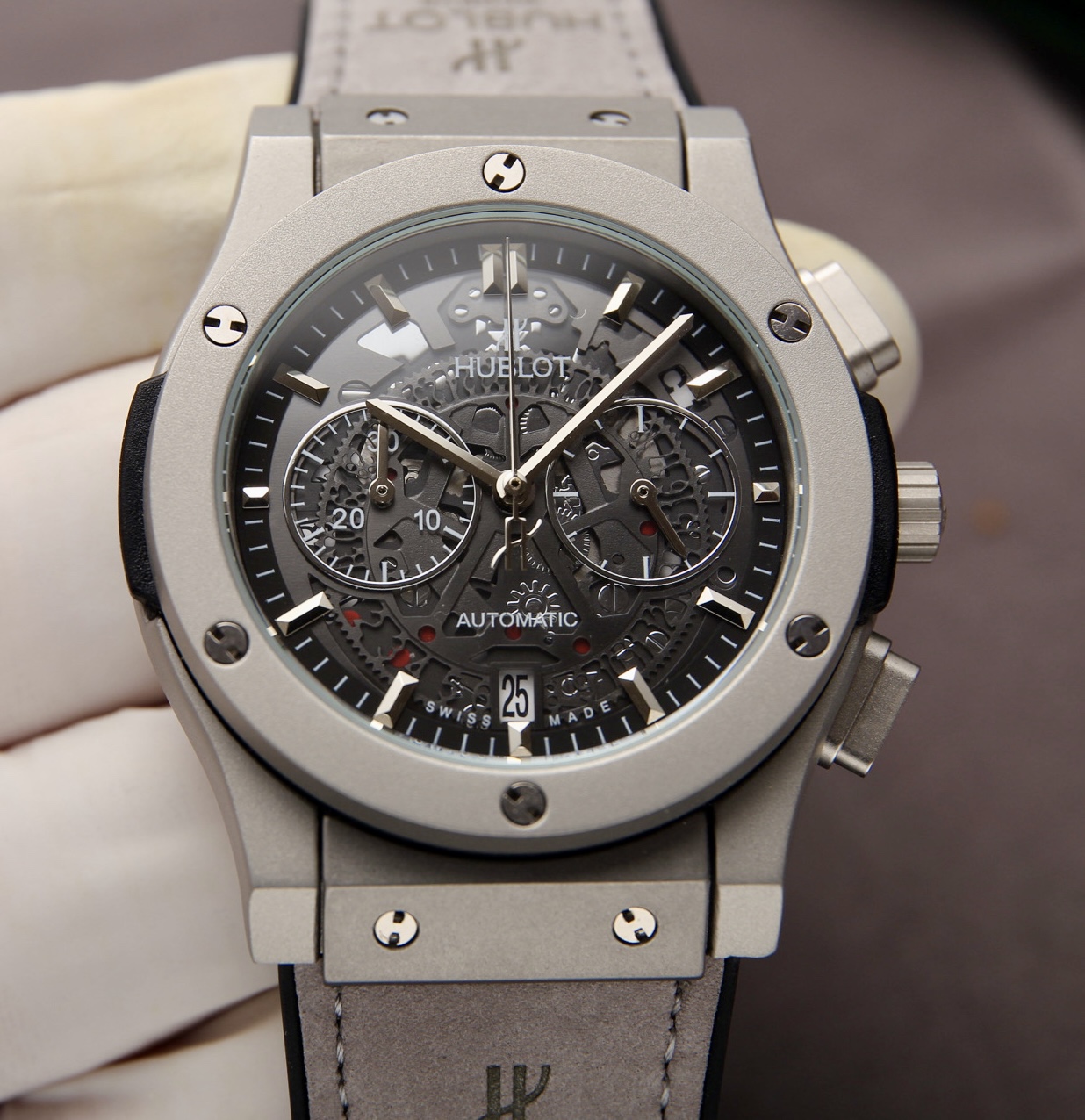 Luxury Men’s Watch: White 52742, Golden 20, Square 40 – Hublot Classic Integration Series - 图片 5