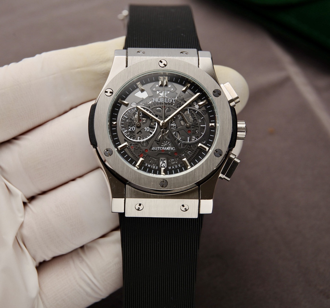 Luxury Men’s Watch: White 52742, Golden 20, Square 40 – Hublot Classic Integration Series