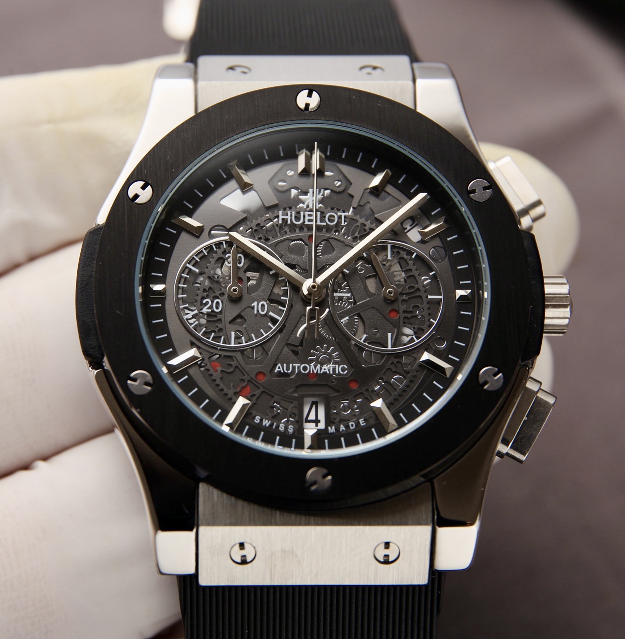 Luxury Men’s Watch: White 52742, Golden 20, Square 40 – Hublot Classic Integration Series - 图片 3
