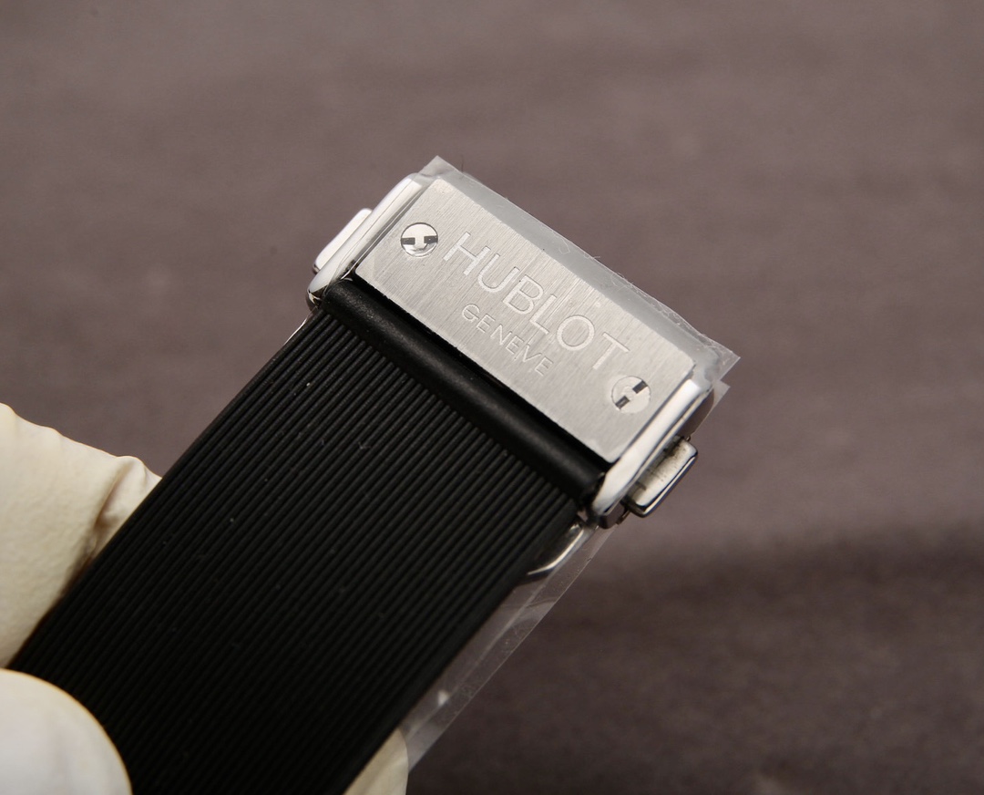 Luxury Men’s Watch: White 52742, Golden 20, Square 40 – Hublot Classic Integration Series - 图片 9