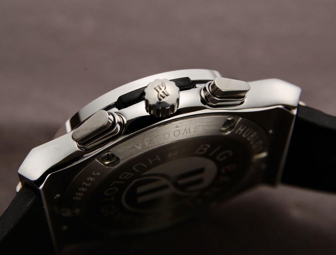 Luxury Men’s Watch: White 52742, Golden 20, Square 40 – Hublot Classic Integration Series - 图片 7