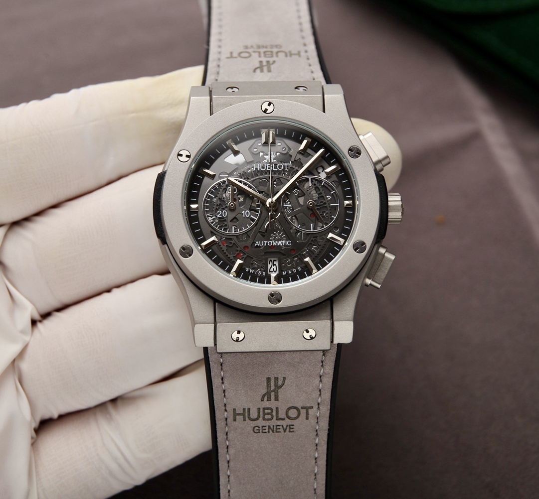 Luxury Men’s Watch: White 52742, Golden 20, Square 40 – Hublot Classic Integration Series - 图片 6