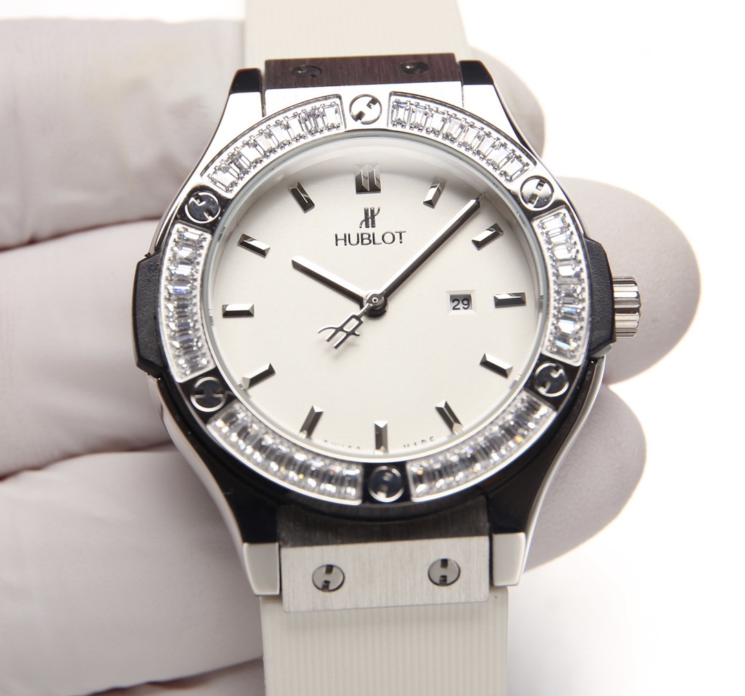 Hublot Classic Fusion Montre Femme, Acier Inoxydable & Diamants, Quartz