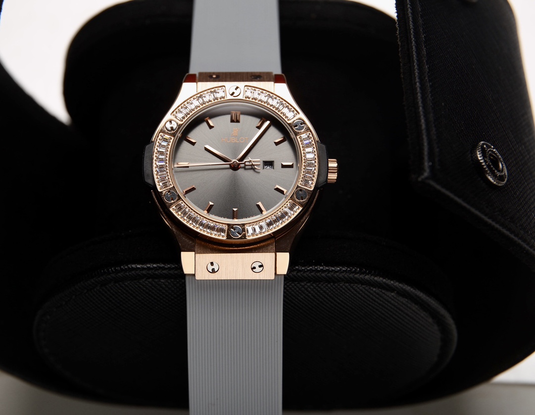 Hublot Classic Fusion Green Dial Ladies Watch with Diamond Bezel 7 i1714357773 2526 3