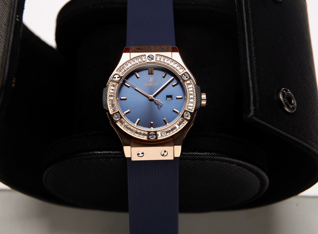 Hublot Classic Fusion Green Dial Ladies Watch with Diamond Bezel 5 i1714357773 2705 8