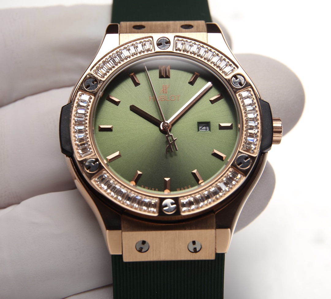 Hublot Classic Fusion Green Dial Ladies Watch with Diamond Bezel 2 i1714357773 5930 5
