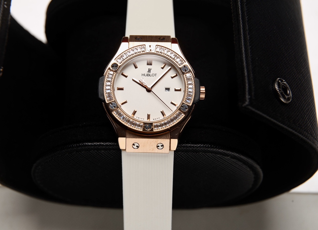 Hublot Classic Fusion Green Dial Ladies Watch with Diamond Bezel 6 i1714357773 6838 1