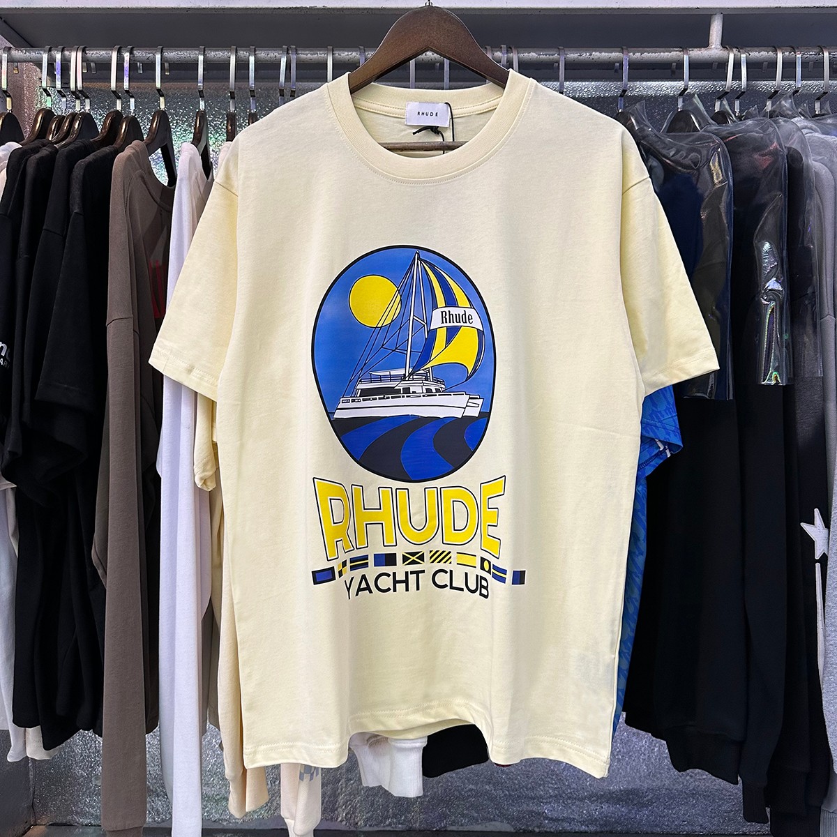 Rhude Yacht Club T-shirts in Black, White, and Almond Colors with Sizes SM-XL - 图片 4