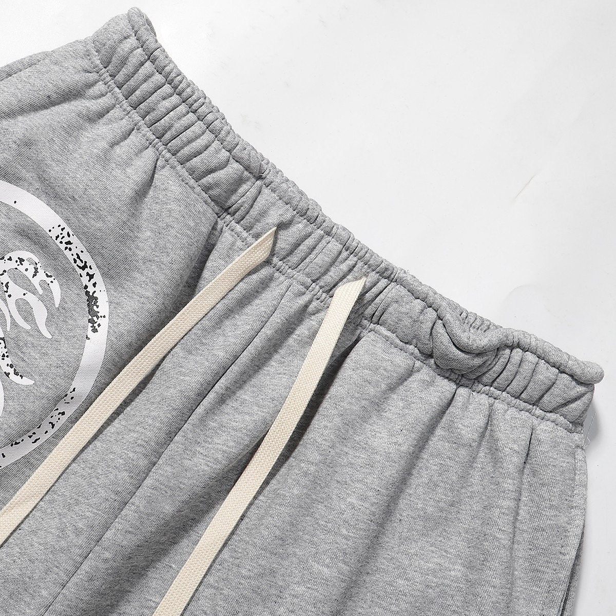 High-Quality Furry Shorts by American Hellstar Records in Black and Grey - 图片 6